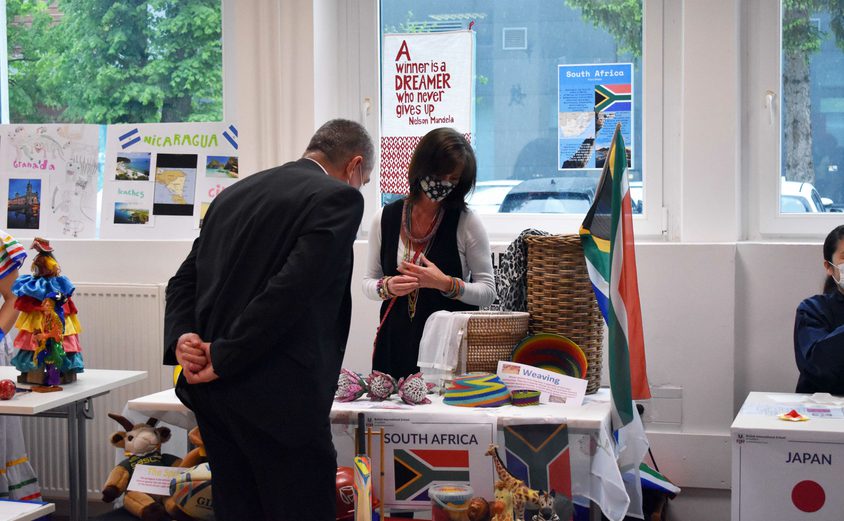 Intl Fair 21 DSC 0515